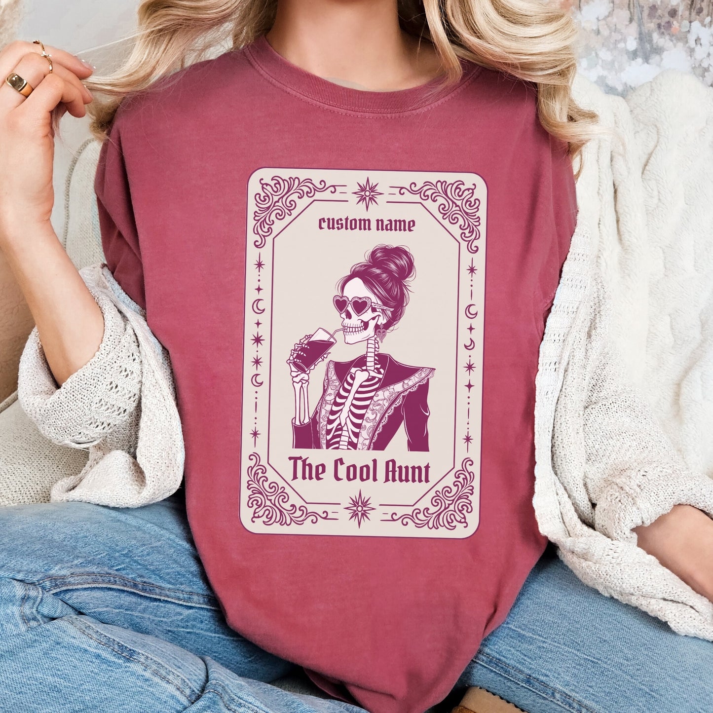 The Cool Aunt - Funny T-Shirt for Sister and Best Friend
