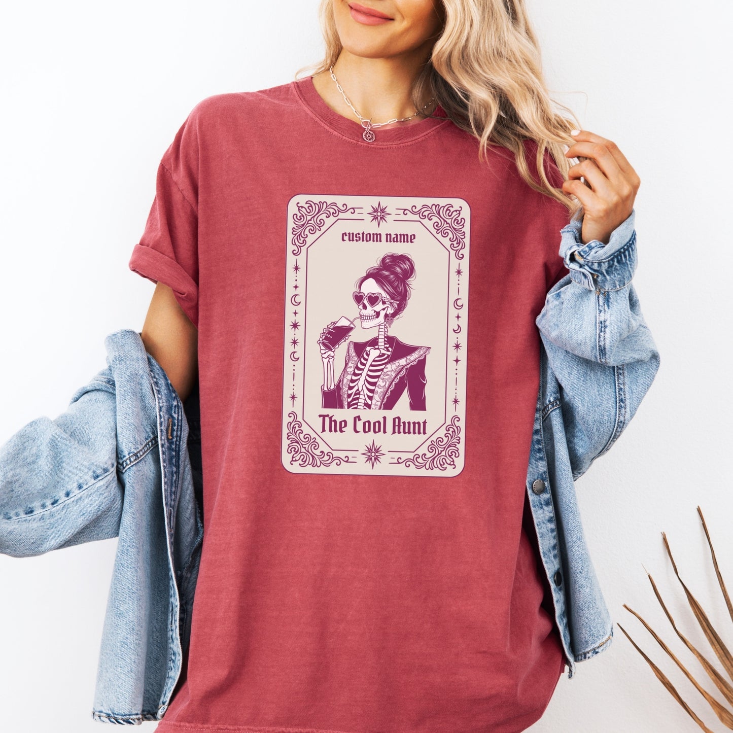 The Cool Aunt - Funny T-Shirt for Sister and Best Friend